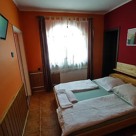Kispipa Panzio 3* Szombathely