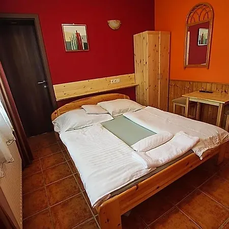 Nocleg ze śniadaniem Kispipa Panzio 3*